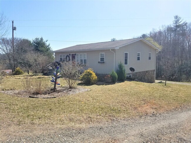 417 Will Vannoy Rd-Unit -417 Will Vannoy Rd - #2 Lower in West Jefferson, NC - Building Photo - Building Photo