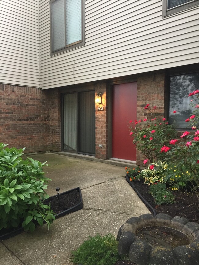 property at 928 Outlook Ridge Ln