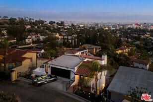 6420 Quebec Dr in Los Angeles, CA - Building Photo