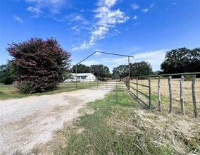 105 Wood River Rd in Millsap, TX - Building Photo - Building Photo