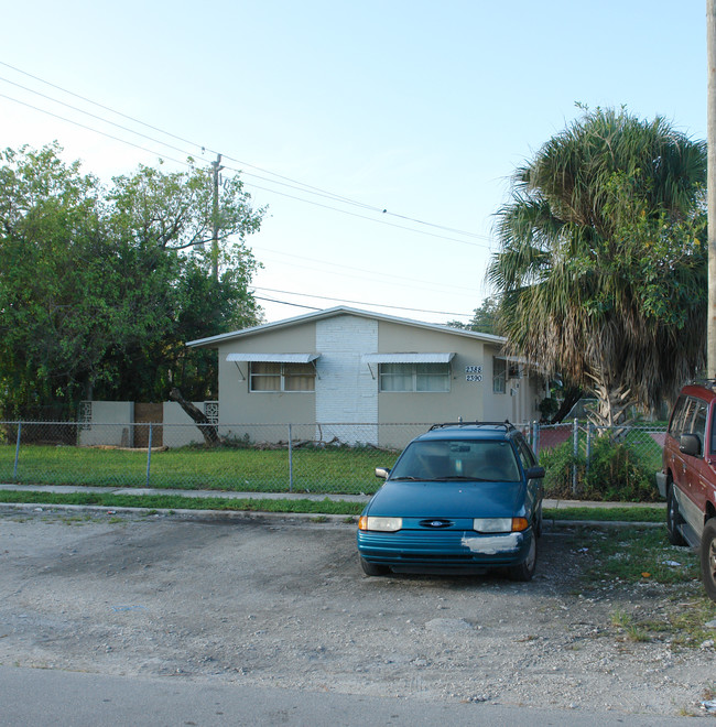 2380-2390 NE 173rd St in North Miami Beach, FL - Building Photo - Building Photo