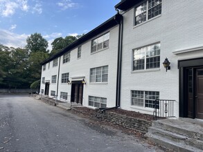 Grinstead Manor Apartments in Louisville, KY - Building Photo - Building Photo