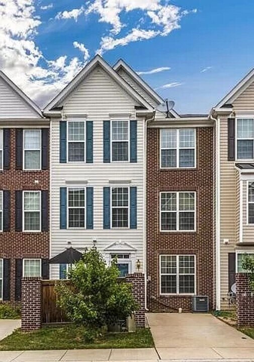 105 Leather Fern Way in Frederick, MD - Building Photo