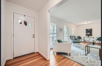 4089 Menlo Dr in Tucker, GA - Foto de edificio - Building Photo