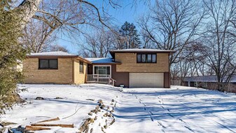 1520 N Pierson Ave in West Peoria, IL - Building Photo