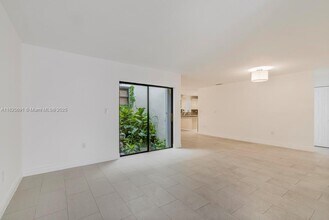 5850 SW 149th Ave in Miami, FL - Building Photo - Building Photo