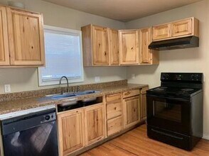 1201 S Throckmorton St in Sherman, TX - Building Photo - Building Photo