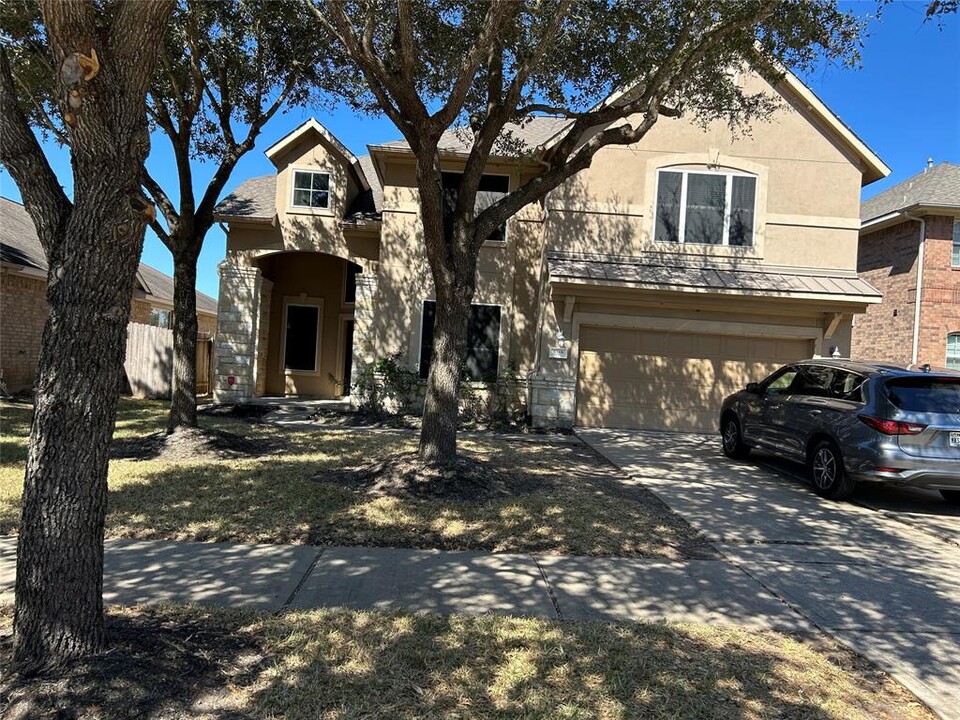 6118 Miramont Dr in Rosenberg, TX - Foto de edificio