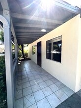 2406 Fairway Ave in Montrose, CA - Building Photo - Building Photo