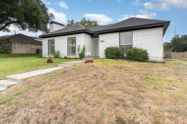 6031 Blue Mist Ln in Dallas, TX - Building Photo - Building Photo
