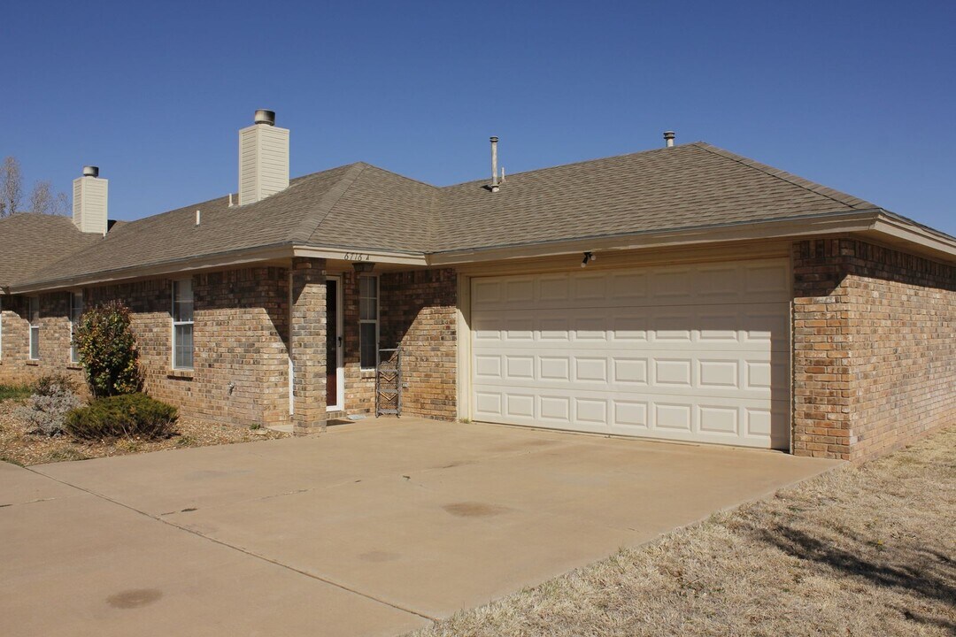6716 4th St in Lubbock, TX - Building Photo