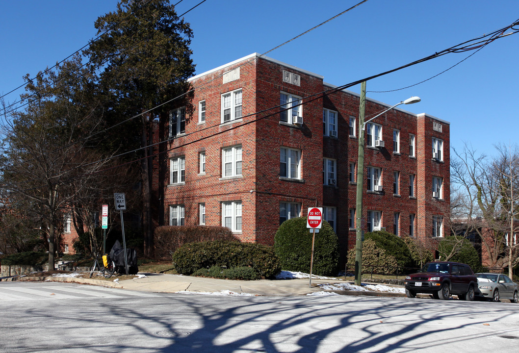 4021 Benton St NW in Washington, DC - Foto de edificio