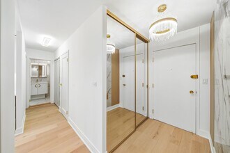 88 W Schiller St in Chicago, IL - Building Photo - Building Photo