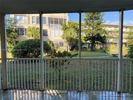 1670 NE 191st St in Miami, FL - Building Photo