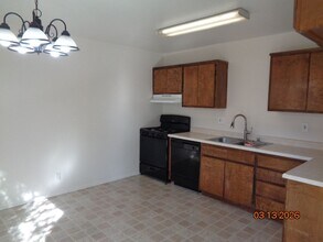 2821 Desert St in Rosamond, CA - Building Photo - Building Photo
