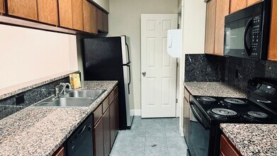 1910 Robbins Pl in Austin, TX - Building Photo - Building Photo