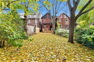 200 Sanford Ave S in Hamilton, ON - Building Photo