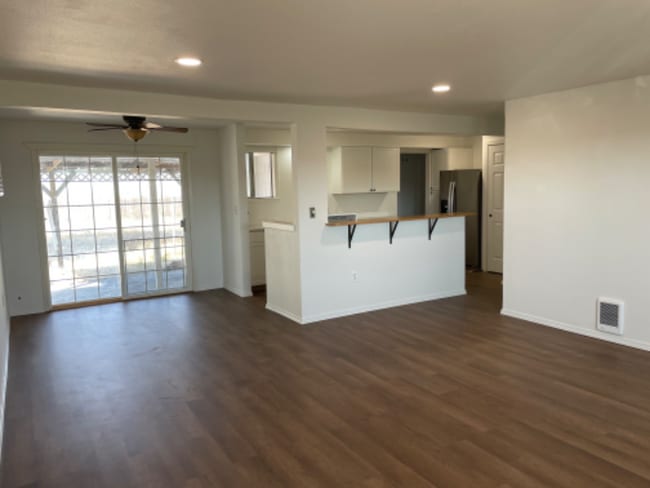 property at 1307 W Craig St