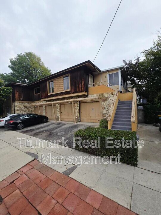 12426 Moorpark St in Los Angeles, CA - Building Photo