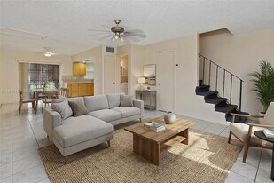 5415 NW 27th St, Unit 8030-112 in Lauderhill, FL - Building Photo