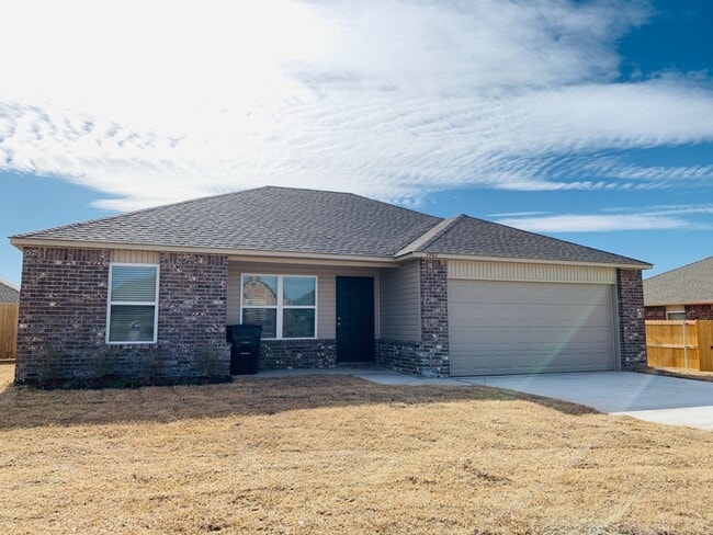 1907 Twisted Oak Ct in Shawnee, OK - Building Photo - Building Photo