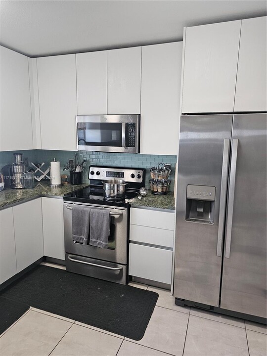 651 SW 66th Ave, Unit 0 in Miami, FL - Building Photo