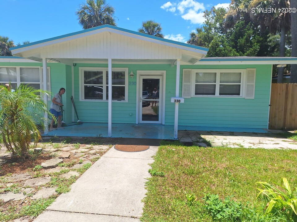 330 First St in Atlantic Beach, FL - Building Photo