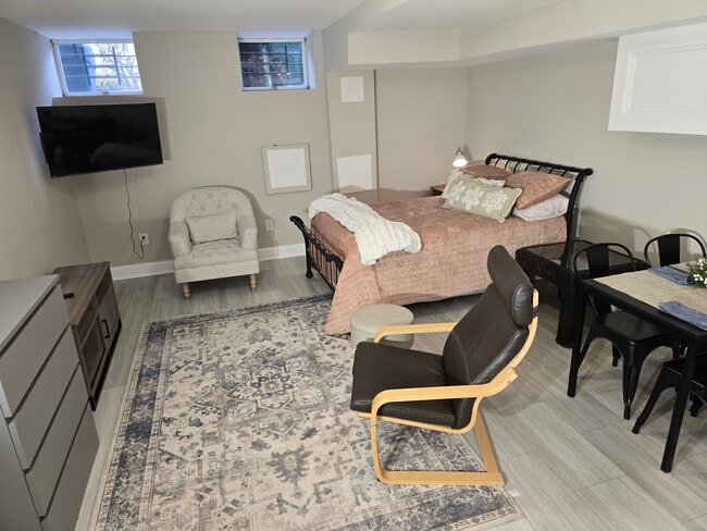 2424 Linden Ave, Unit Cozy Corner