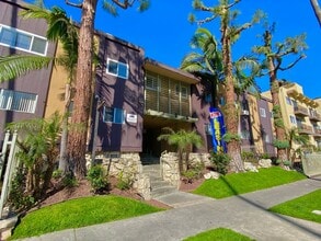 351 S. Manhattan Pl in Los Angeles, CA - Building Photo - Building Photo