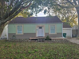 1905 Oleander in La Marque, TX - Building Photo