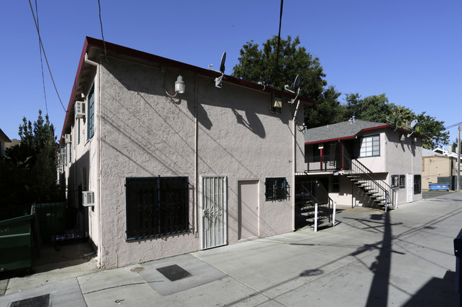 Manatee Gardens in Sacramento, CA - Building Photo - Building Photo