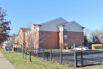 New Salem Place in East St. Louis, IL - Foto de edificio - Building Photo