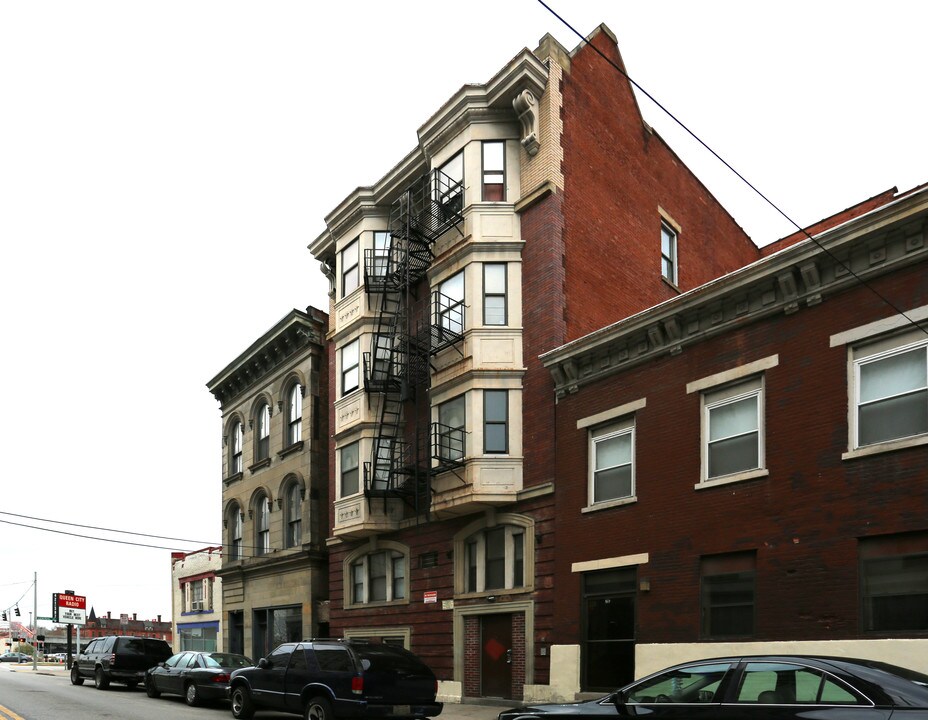 Senate Apartments in Cincinnati, OH - Building Photo