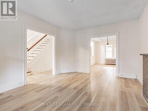 110 Duplex Ave in Toronto, ON - Building Photo - Building Photo