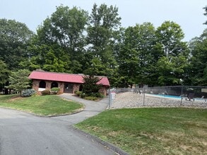 20 Woodsedge Dr in Newington, CT - Building Photo - Building Photo