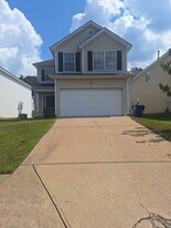 5646 One Lake Way in College Park, GA - Building Photo