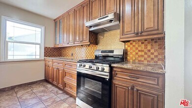 7516 Oakdale Ave in Los Angeles, CA - Building Photo - Building Photo