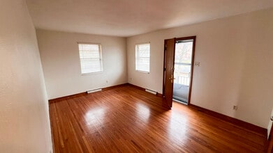 611 Cherry St, Unit C in Jefferson City, MO - Building Photo - Building Photo