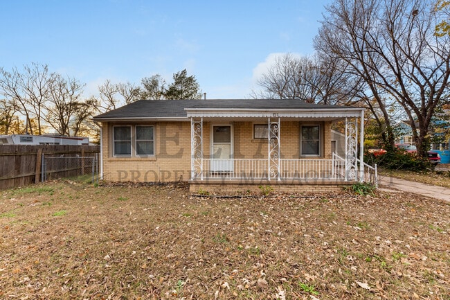 property at 711 N Westridge Dr