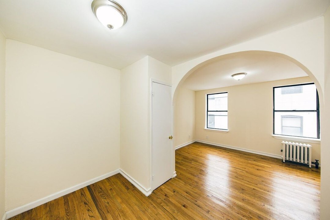 21 Avenue B in New York, NY - Building Photo