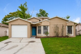 1430 Vinetree Dr in Brandon, FL - Building Photo