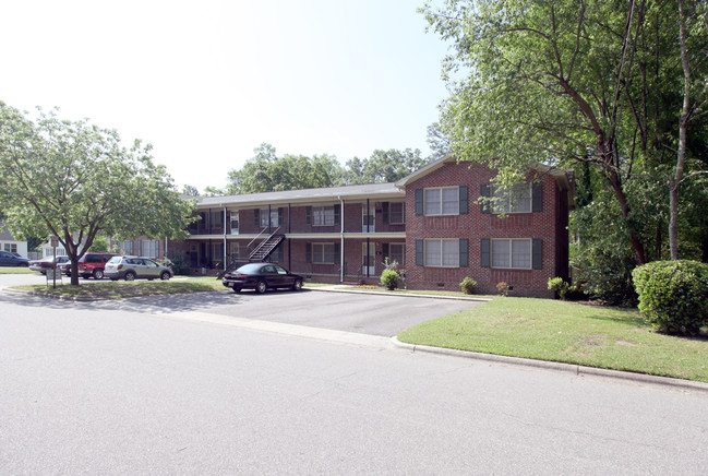 Highland Gardens in Laurinburg, NC - Building Photo - Building Photo