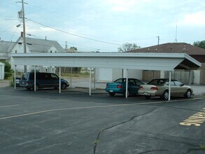 1445 W 16th St in Davenport, IA - Building Photo - Building Photo