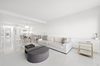 116 Central Park S in New York, NY - Building Photo - Building Photo