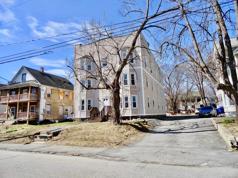 280 Park Ave in Torrington, CT - Building Photo