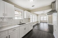 2616 Oakcliff St photo'