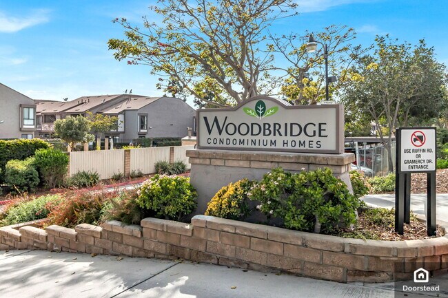 9249 Village Glen Dr in San Diego, CA - Foto de edificio - Building Photo