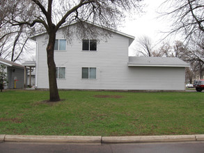 5601-5607 4th St NE in Fridley, MN - Building Photo - Building Photo