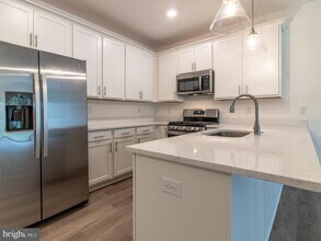 33530 Old Salt Ln in Lewes, DE - Foto de edificio - Building Photo