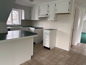 133 Vernon St, Unit Third Floor Apartment in Norwood, MA - Building Photo - Building Photo